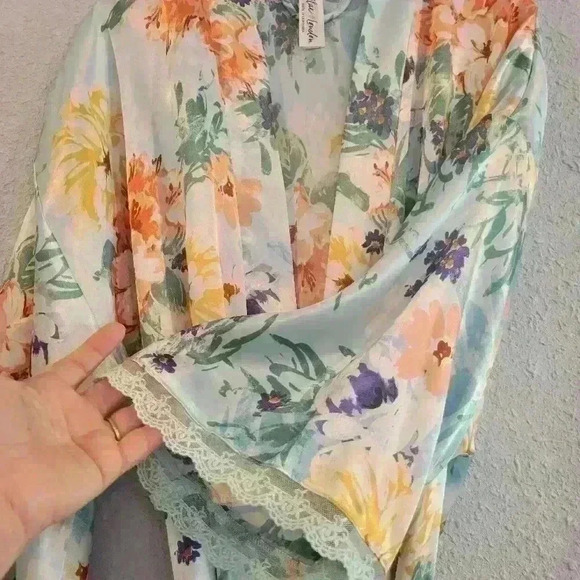 Lilac and London Satin Kimono Robe Size Small - Picture 3 of 6